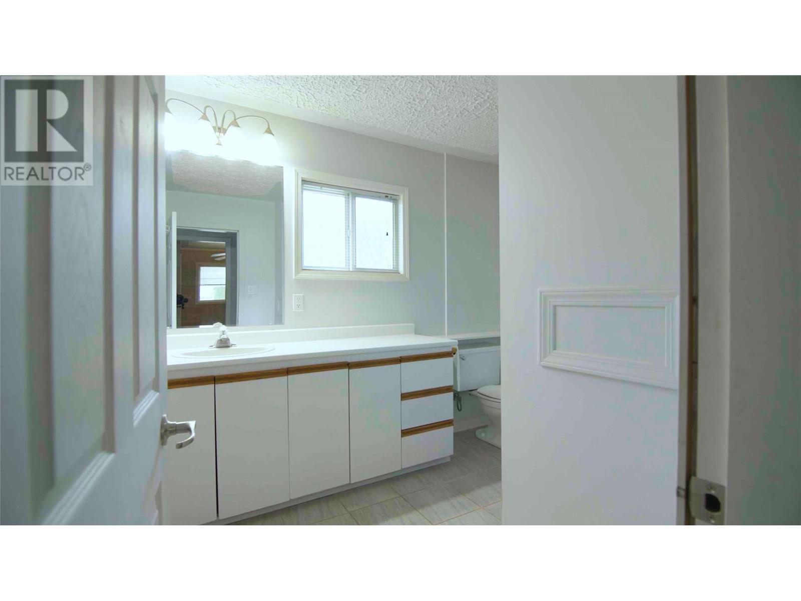 468 Vla Road, Chase, British Columbia  V0E 1M0 - Photo 8 - 10349775
