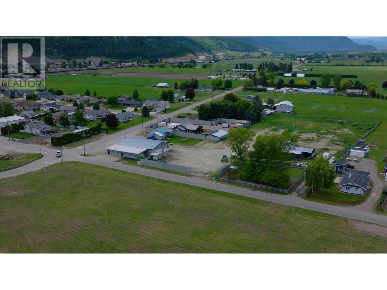 468 Vla Road, Chase, British Columbia  V0E 1M0 - Photo 3 - 10349775