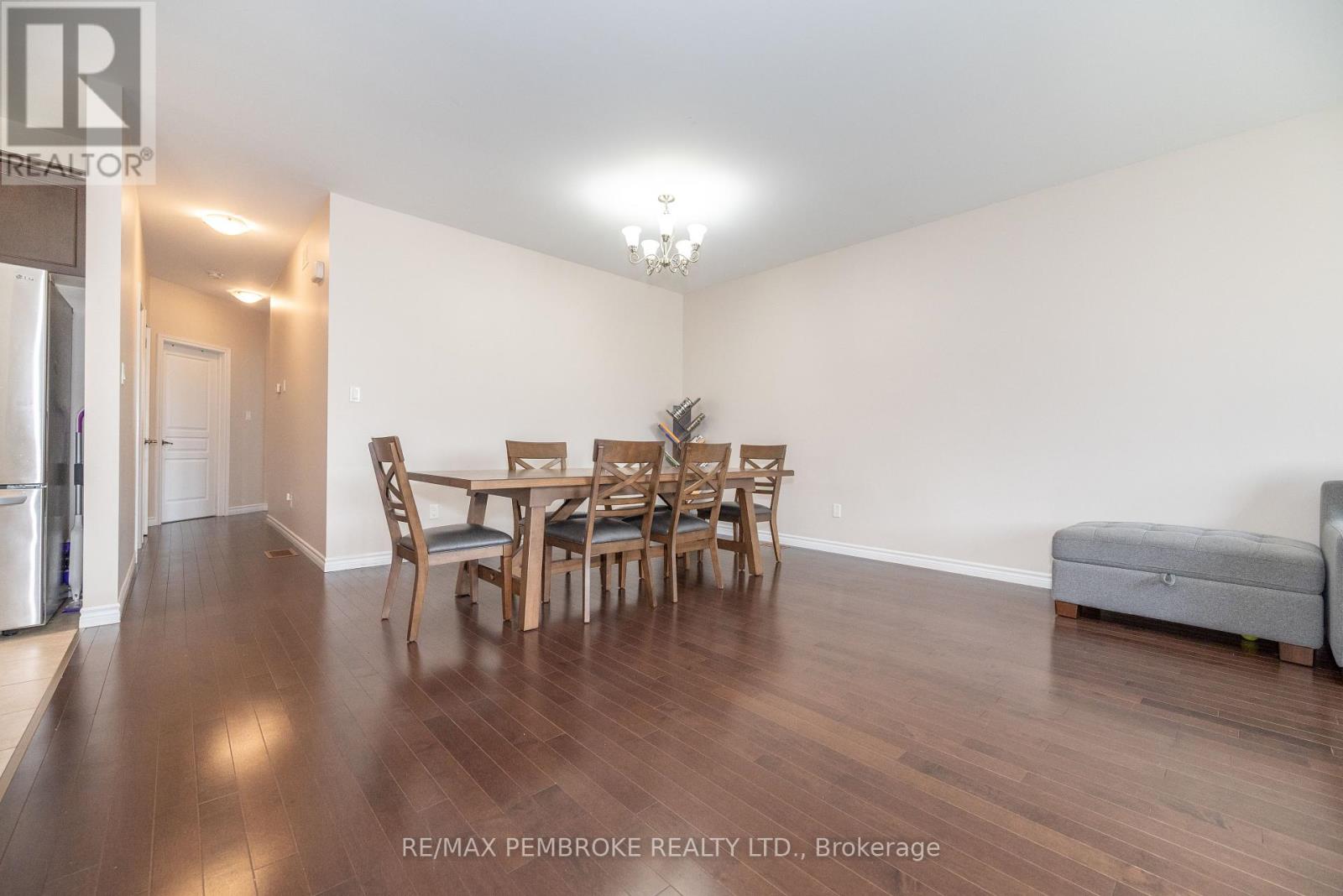 547 Gardner Crescent, Petawawa, Ontario  K8H 0C4 - Photo 11 - X12217709