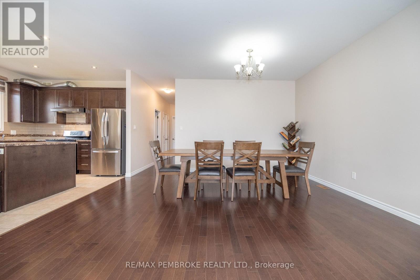 547 Gardner Crescent, Petawawa, Ontario  K8H 0C4 - Photo 16 - X12217709