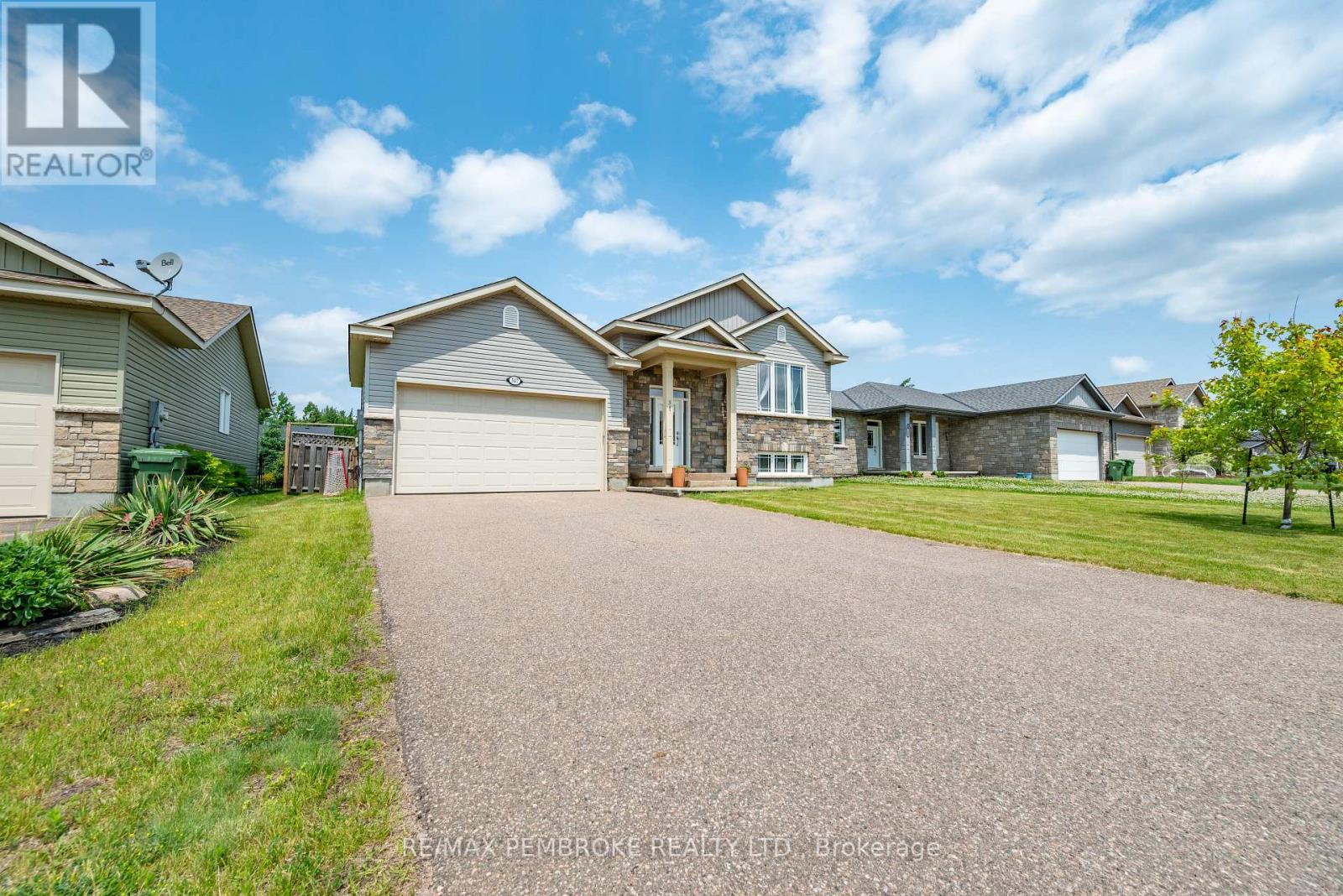 547 Gardner Crescent, Petawawa, Ontario  K8H 0C4 - Photo 2 - X12217709