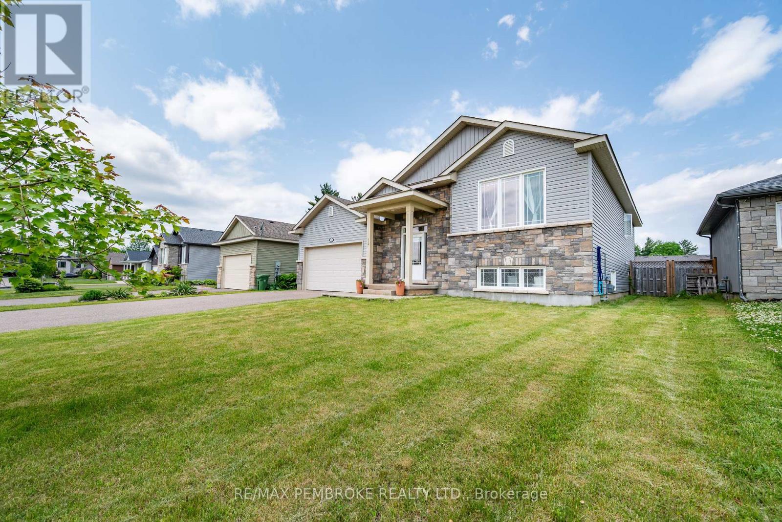547 Gardner Crescent, Petawawa, Ontario  K8H 0C4 - Photo 4 - X12217709