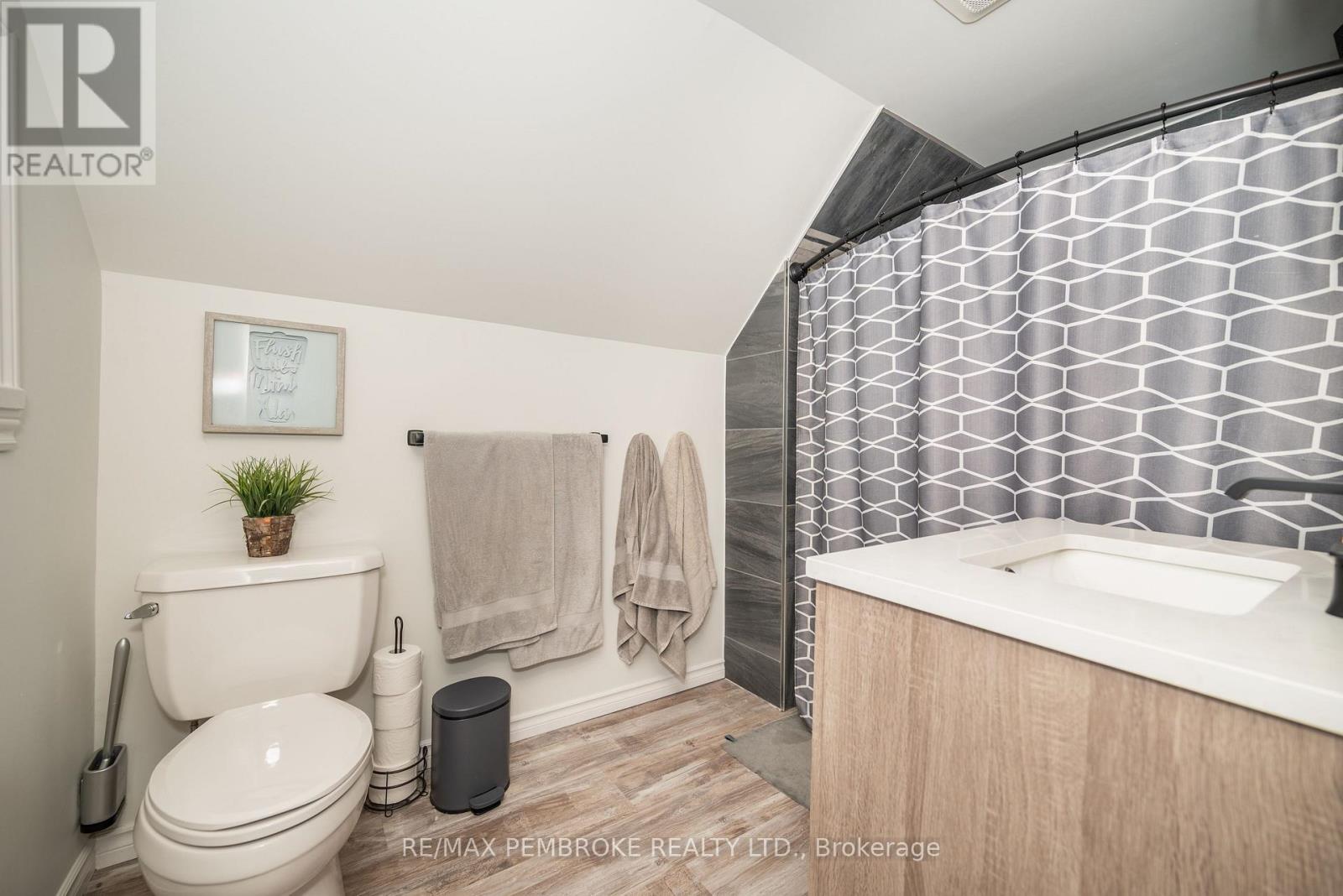 594 Miller Street, Pembroke, Ontario  K8A 6A2 - Photo 27 - X12217712