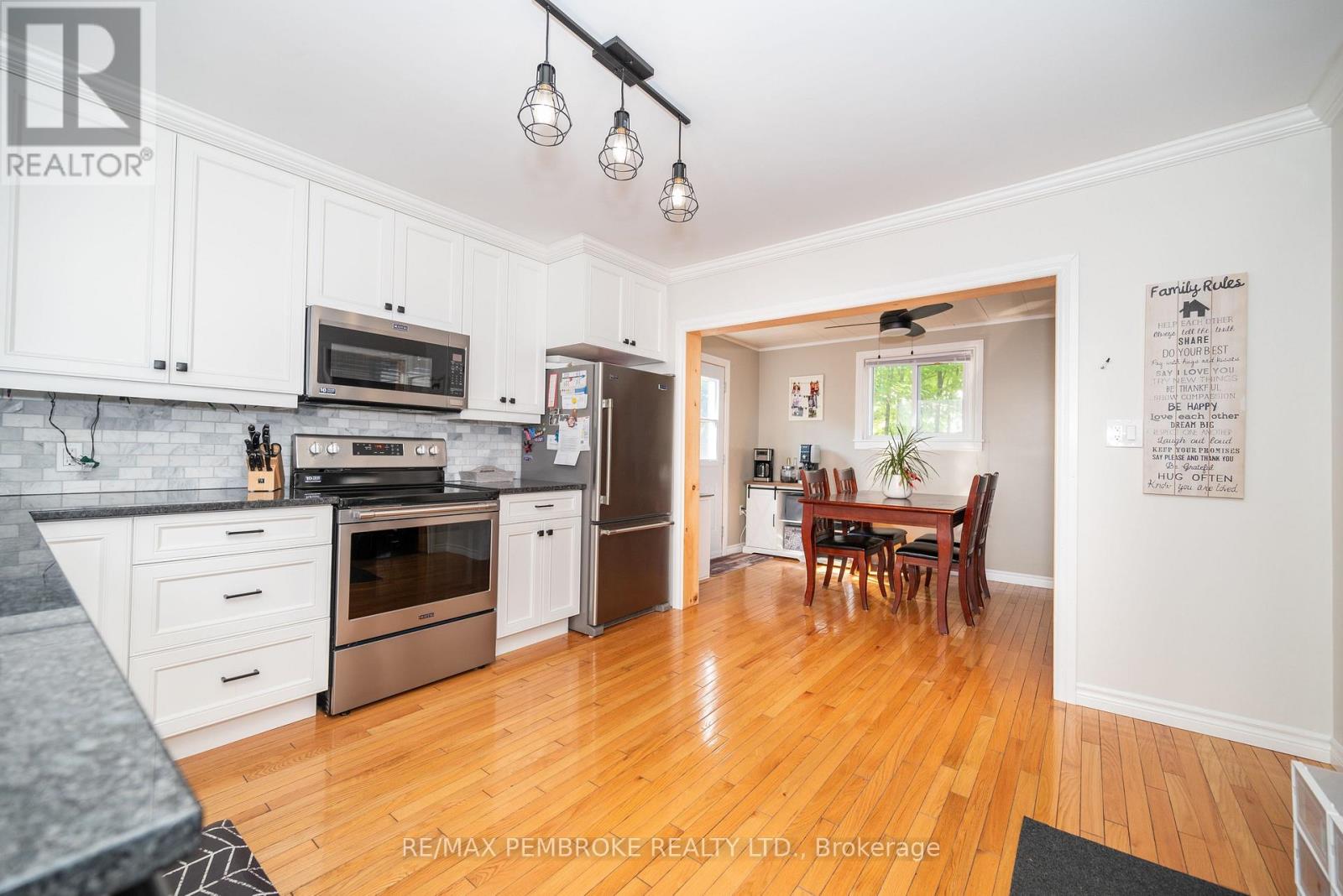 594 Miller Street, Pembroke, Ontario  K8A 6A2 - Photo 4 - X12217712