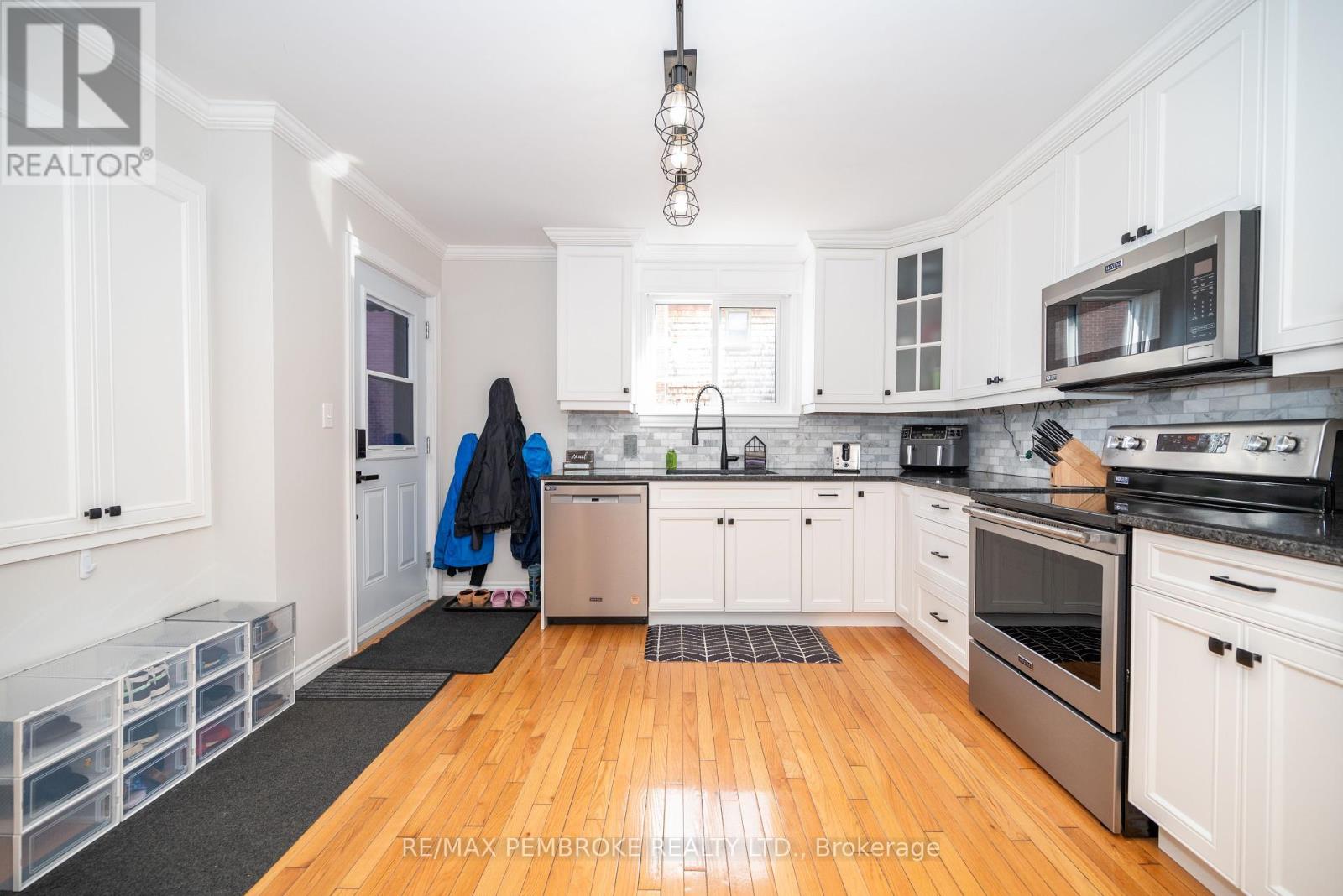 594 Miller Street, Pembroke, Ontario  K8A 6A2 - Photo 5 - X12217712