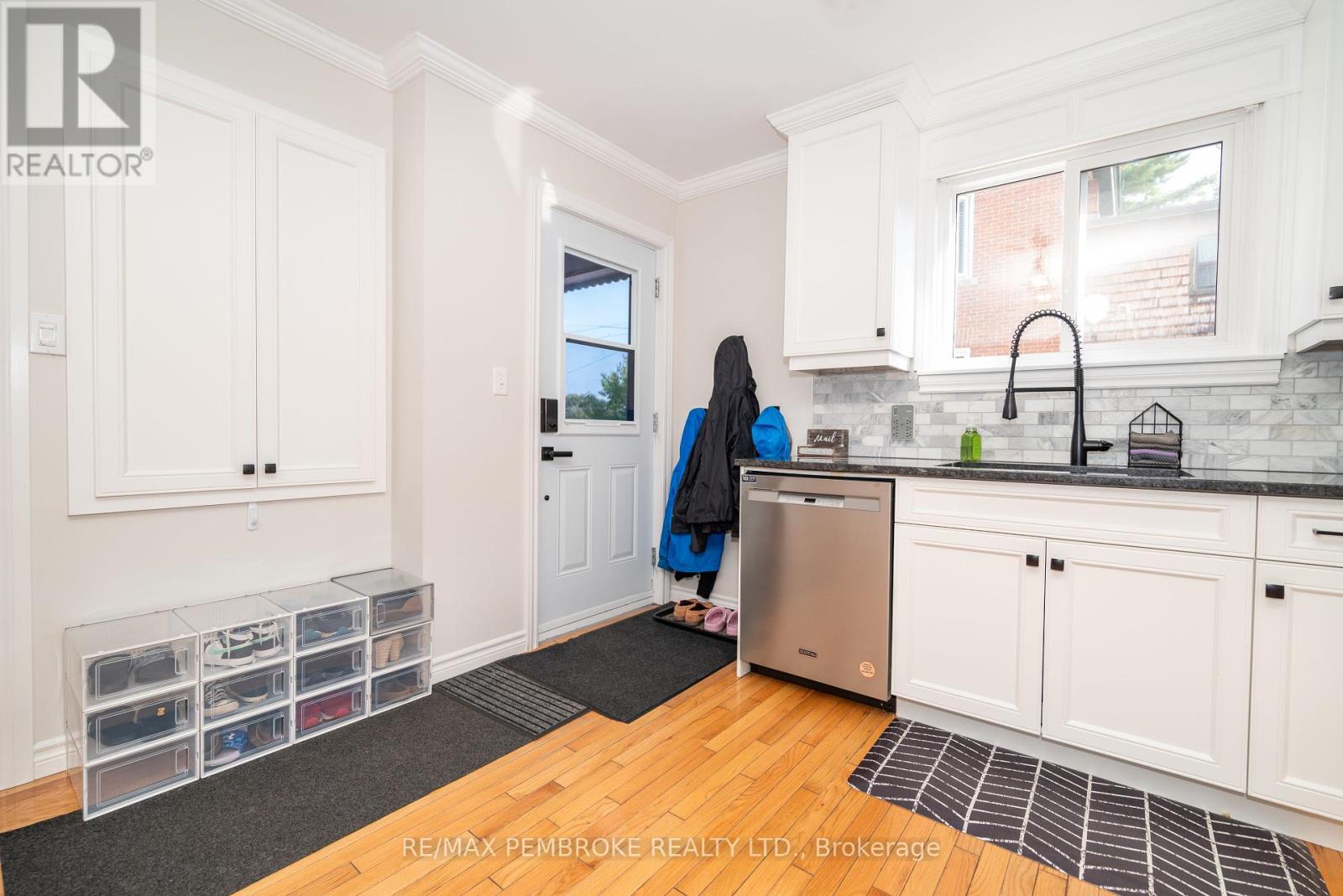 594 Miller Street, Pembroke, Ontario  K8A 6A2 - Photo 8 - X12217712