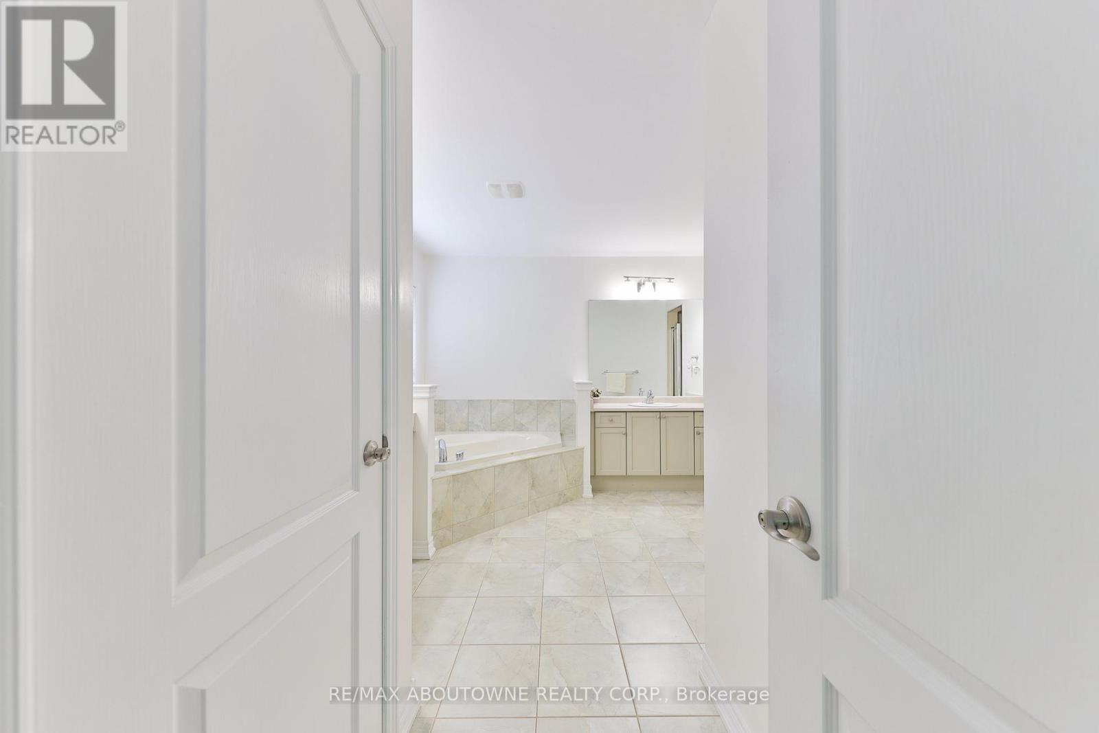 317 Nautical Boulevard, Oakville, Ontario  L6L 0C1 - Photo 32 - W12217022