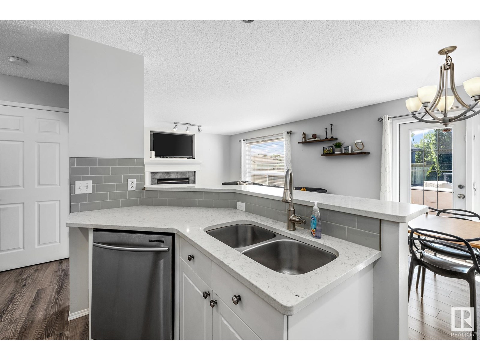 9016 210 St Nw, Edmonton, Alberta  T5T 6X1 - Photo 12 - E4442134