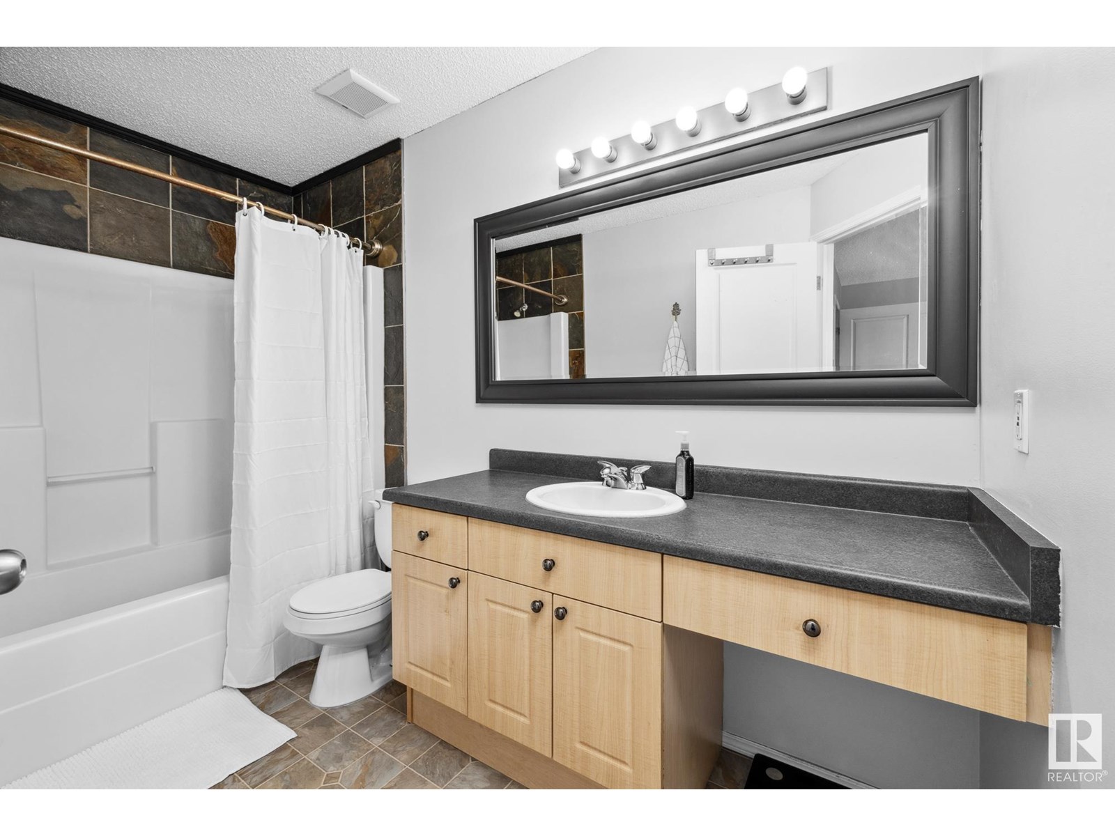 9016 210 St Nw, Edmonton, Alberta  T5T 6X1 - Photo 24 - E4442134