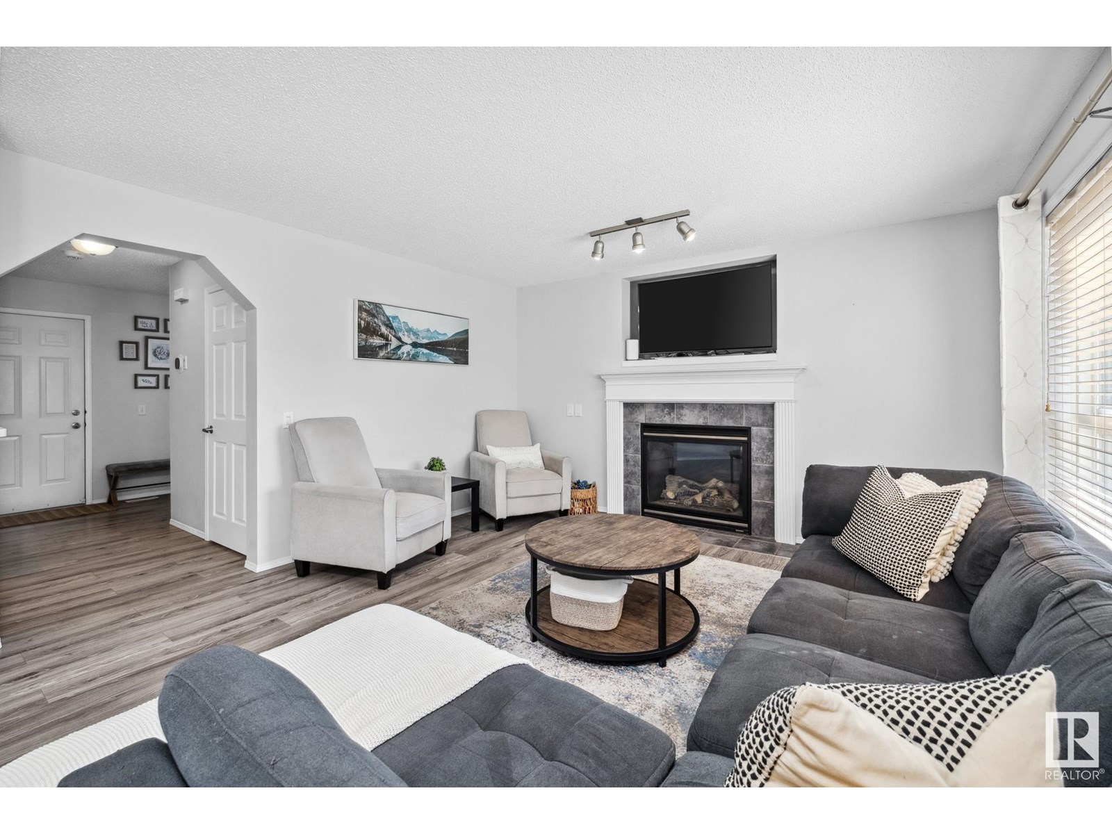 9016 210 St Nw, Edmonton, Alberta  T5T 6X1 - Photo 3 - E4442134