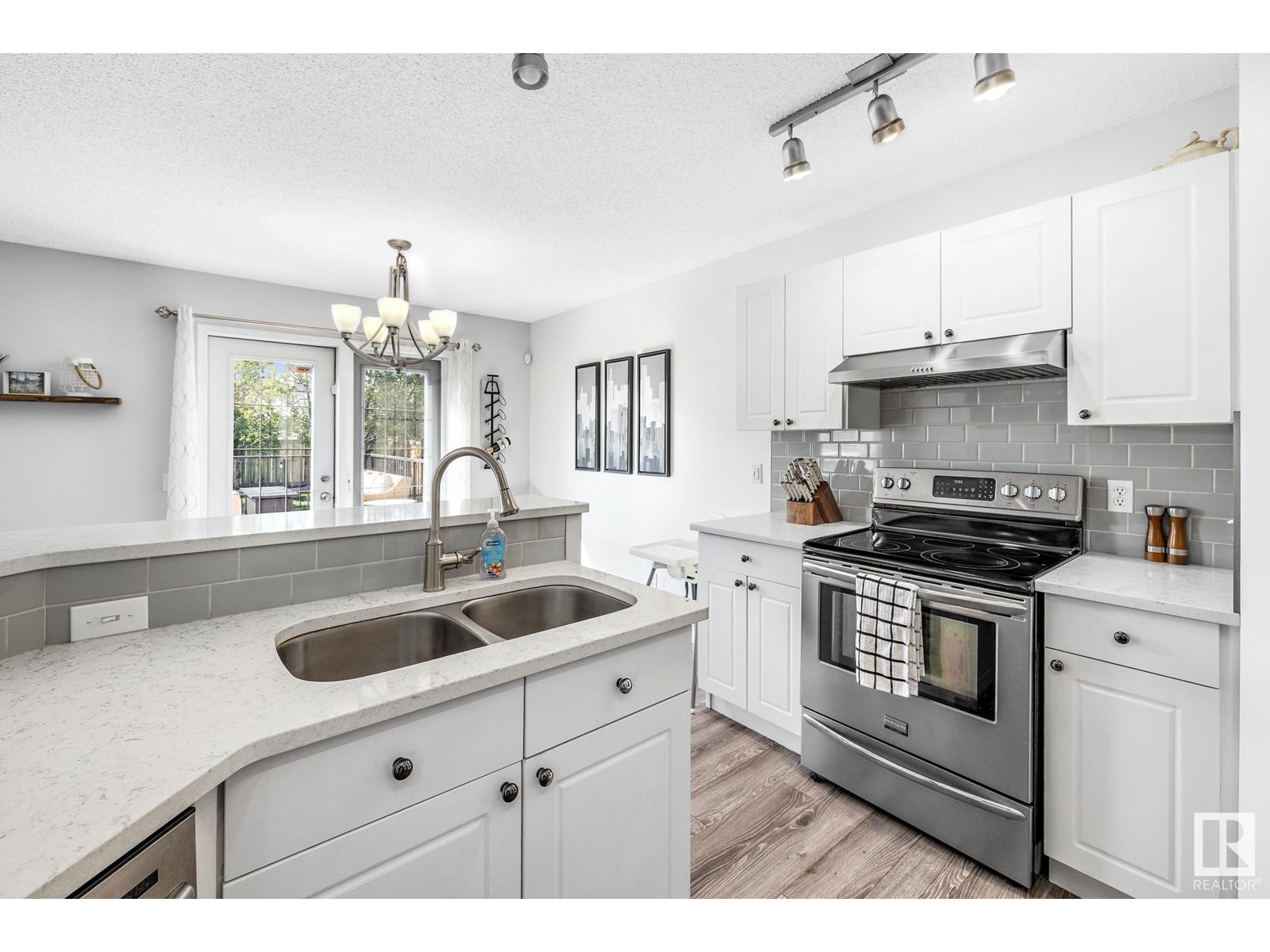 9016 210 St Nw, Edmonton, Alberta  T5T 6X1 - Photo 11 - E4442134