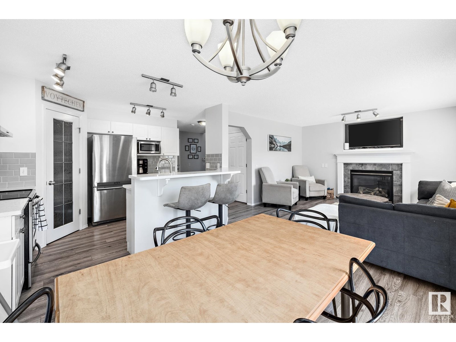 9016 210 St Nw, Edmonton, Alberta  T5T 6X1 - Photo 8 - E4442134
