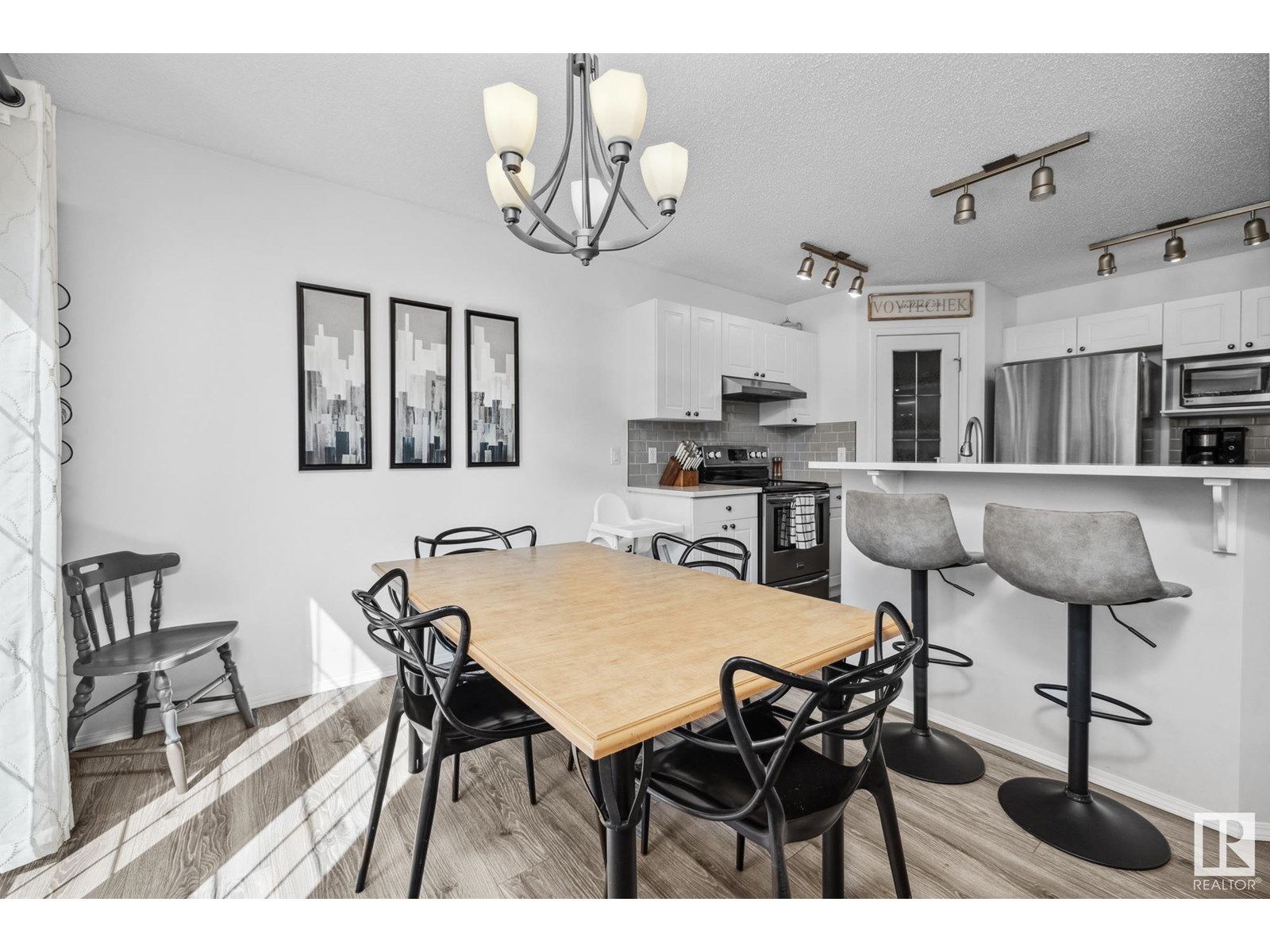 9016 210 St Nw, Edmonton, Alberta  T5T 6X1 - Photo 7 - E4442134