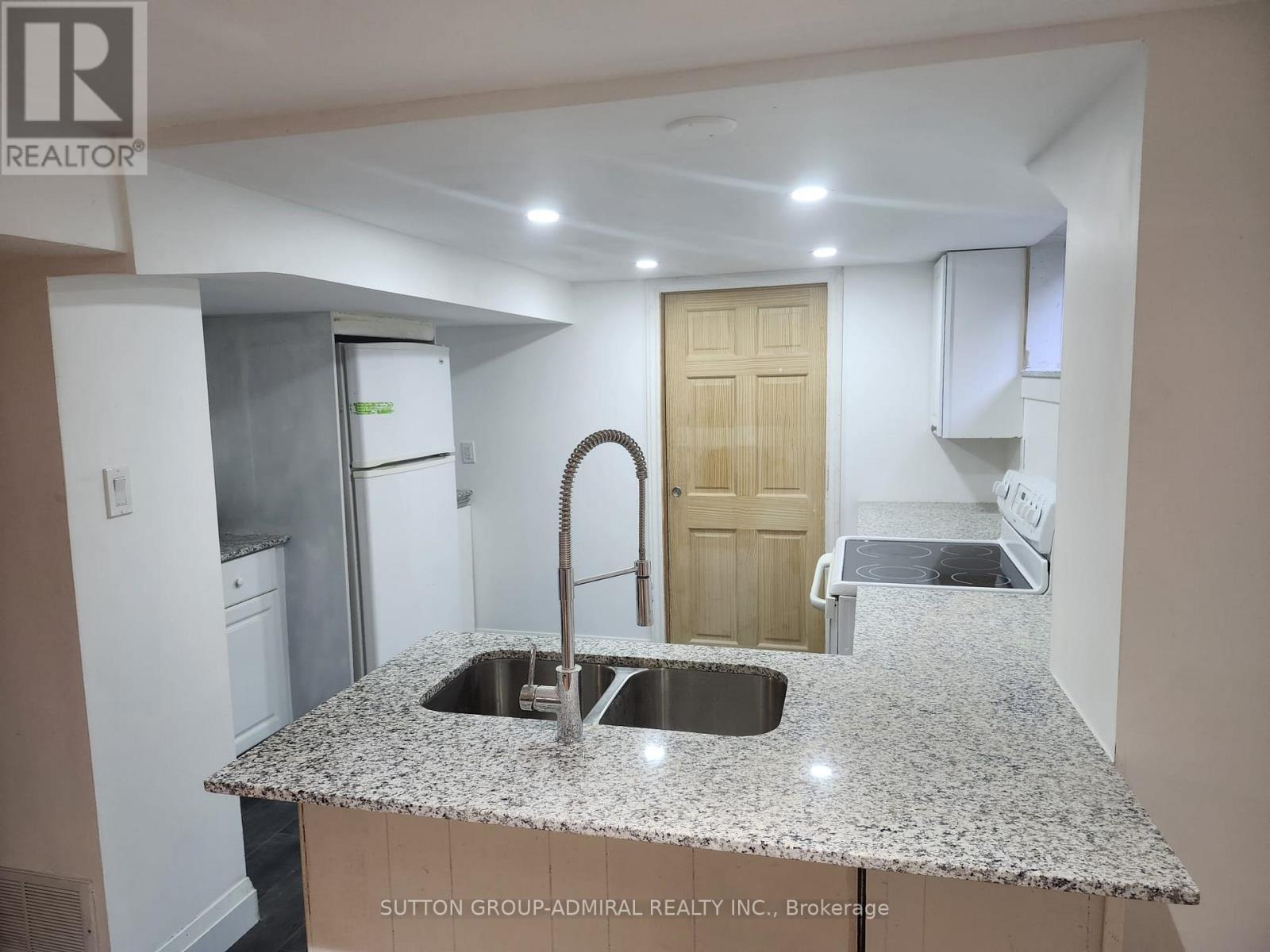 602 Dean Avenue, Oshawa, Ontario  L1H 3E9 - Photo 6 - E12217257