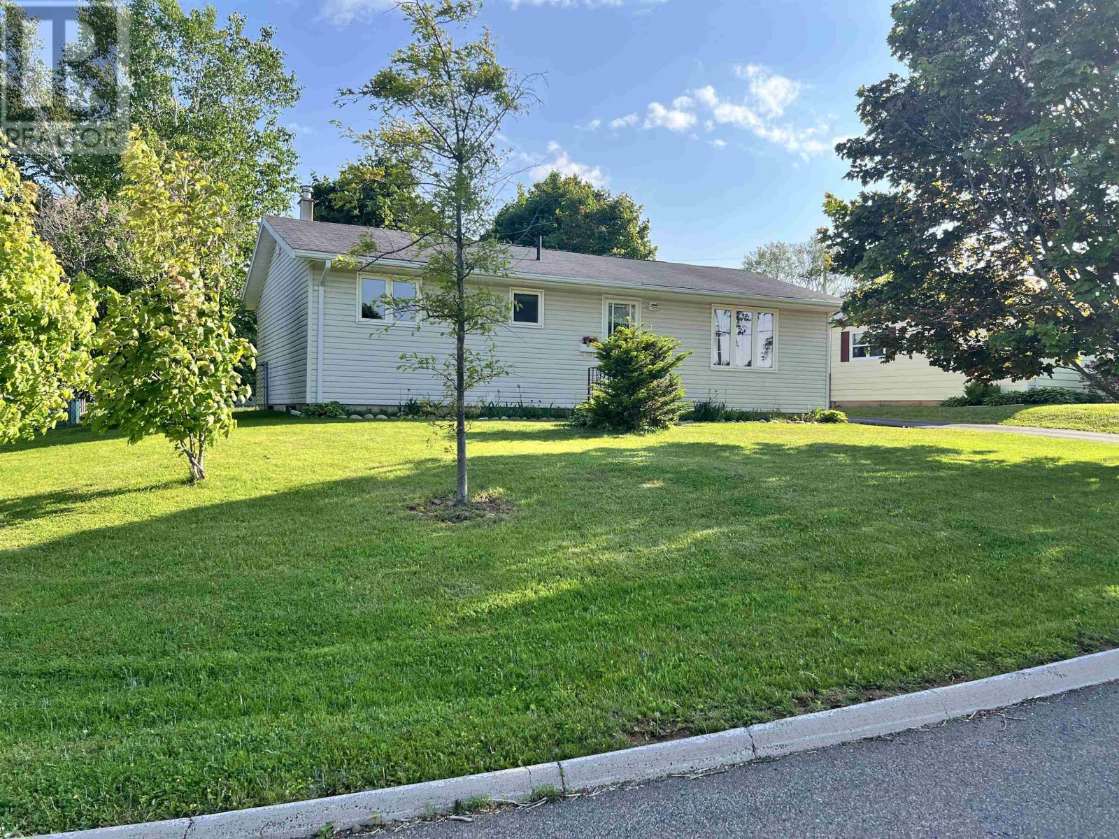 Property at 1 Westcomb Crescent image 3