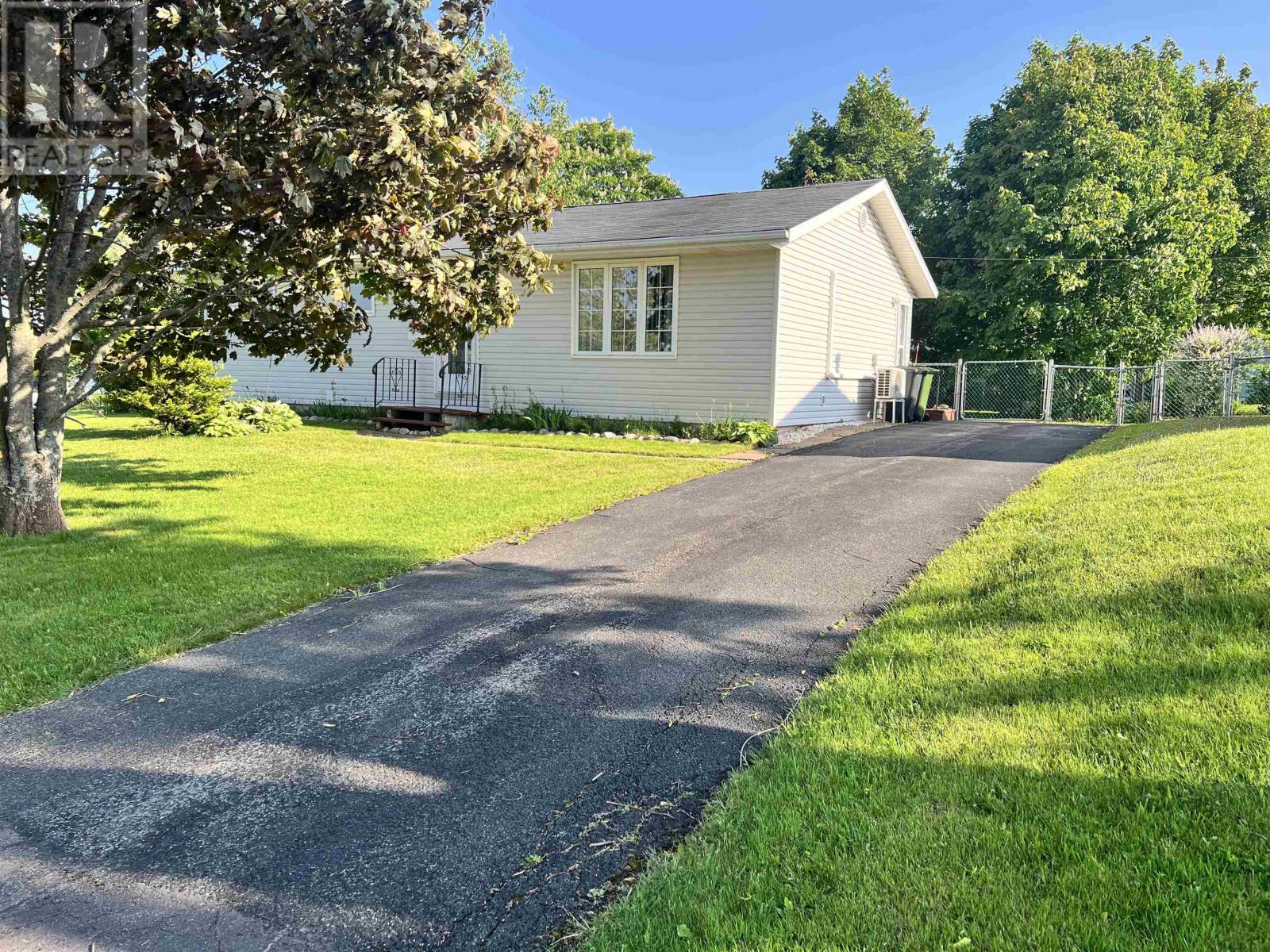 Property at 1 Westcomb Crescent image 4