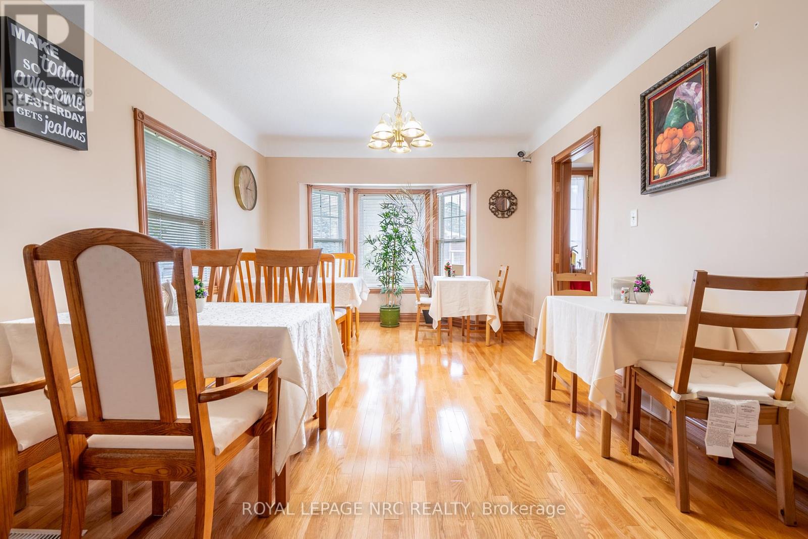 6257 Dunn Street, Niagara Falls (Dorchester), Ontario  L2G 2P6 - Photo 13 - X12217734