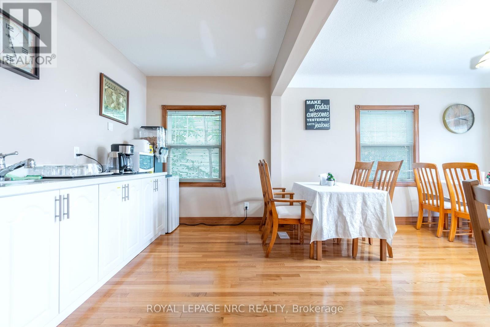 6257 Dunn Street, Niagara Falls (Dorchester), Ontario  L2G 2P6 - Photo 16 - X12217734