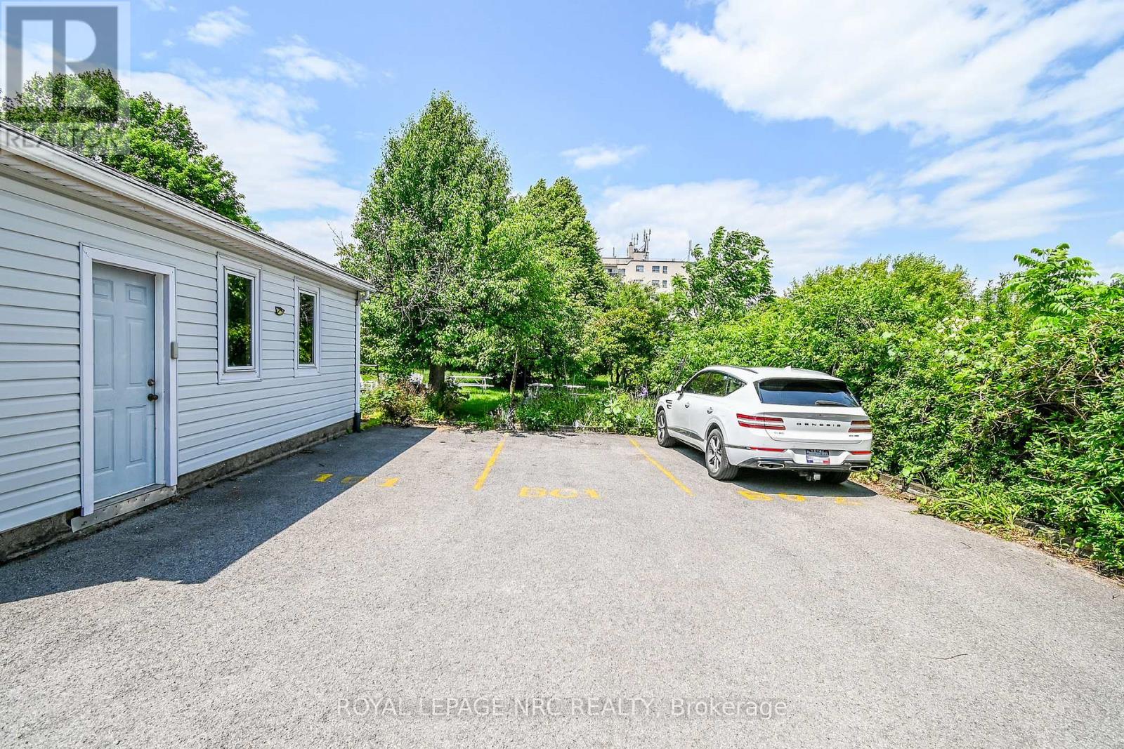 6257 Dunn Street, Niagara Falls, Ontario  L2G 2P6 - Photo 6 - X12217734