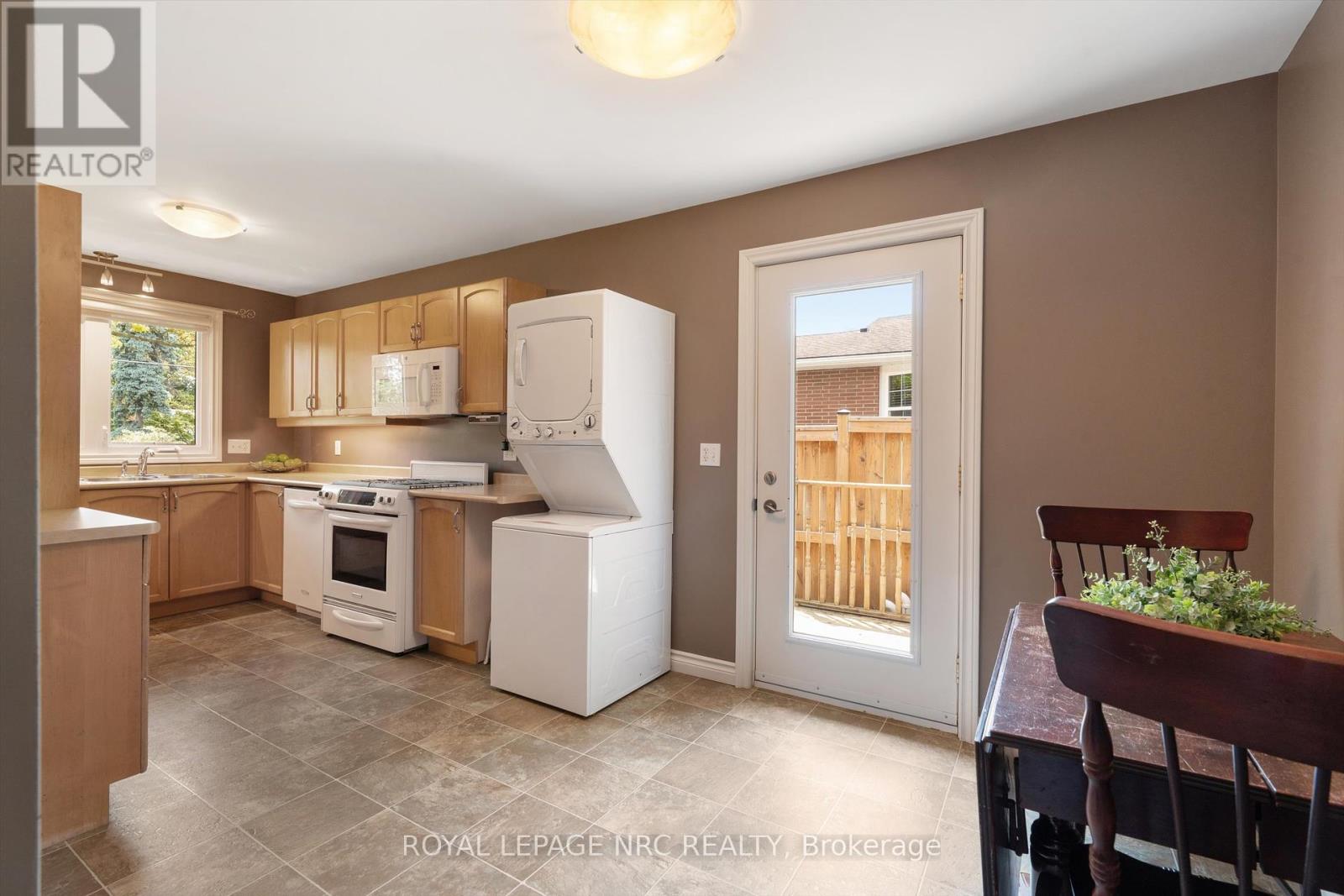 533 Vine Street, St. Catharines (Vine/linwell), Ontario  L2M 3T5 - Photo 11 - X12217759