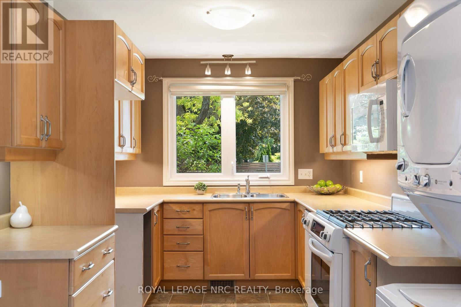 533 Vine Street, St. Catharines (Vine/linwell), Ontario  L2M 3T5 - Photo 12 - X12217759