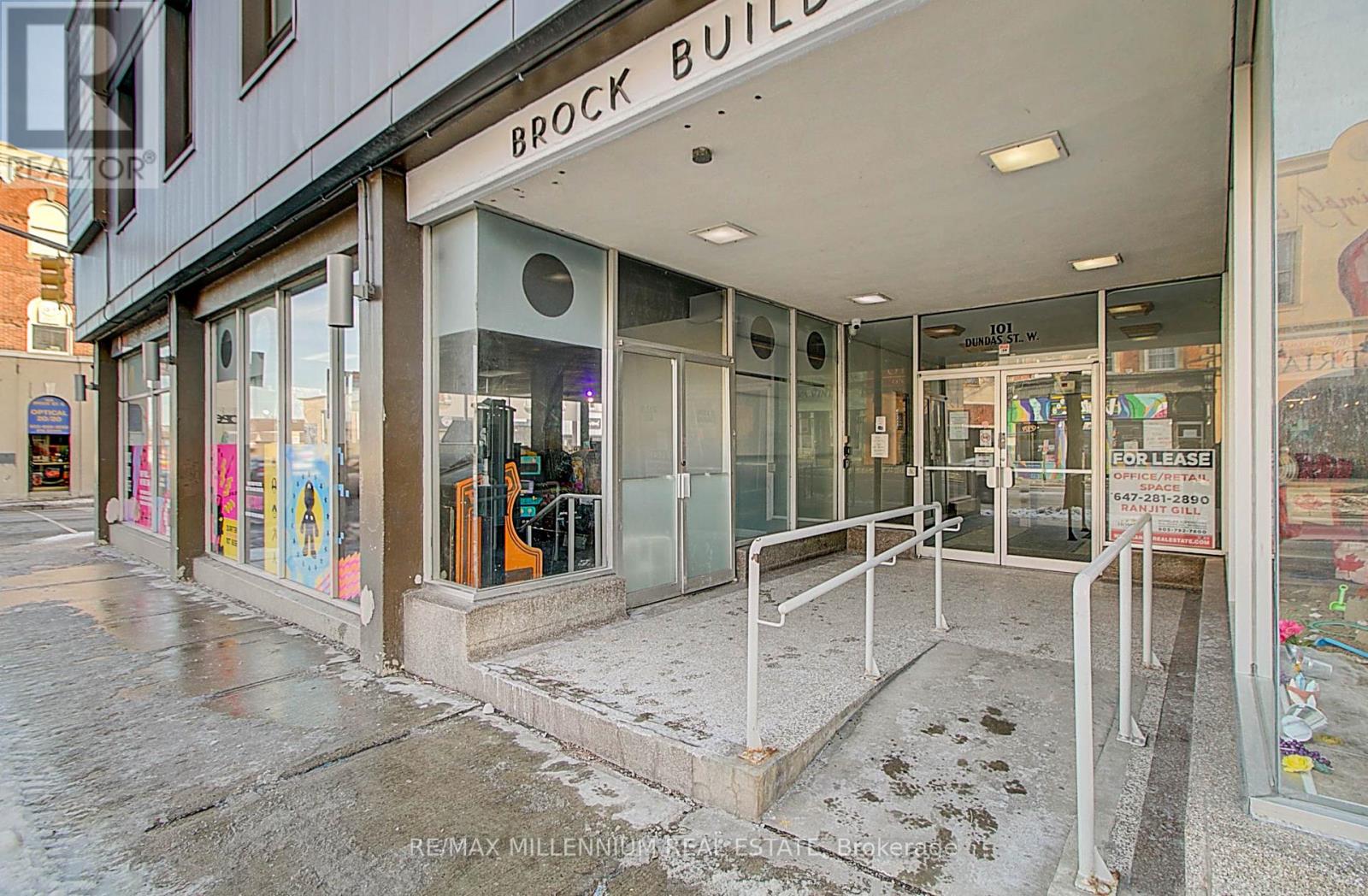 104 - 101 Dundas Street, Whitby, Ontario  L1N 2M2 - Photo 2 - E12192545