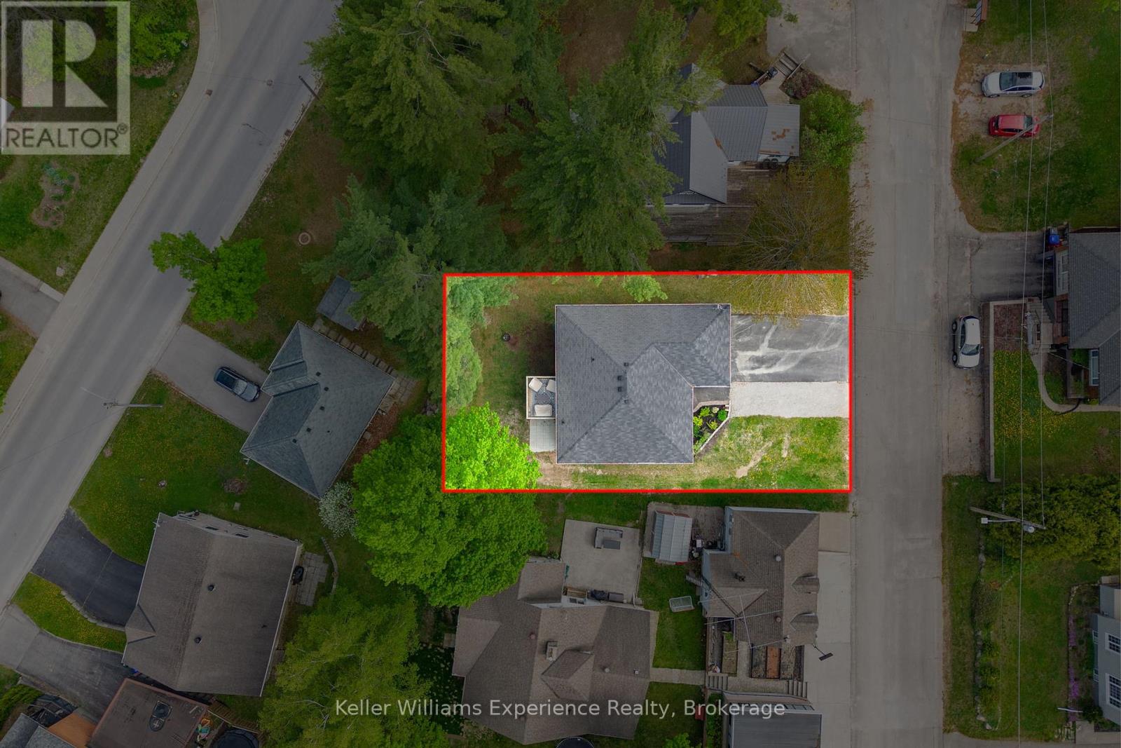 10 Clarence Avenue, Penetanguishene, Ontario  L9M 1A9 - Photo 31 - S12217738
