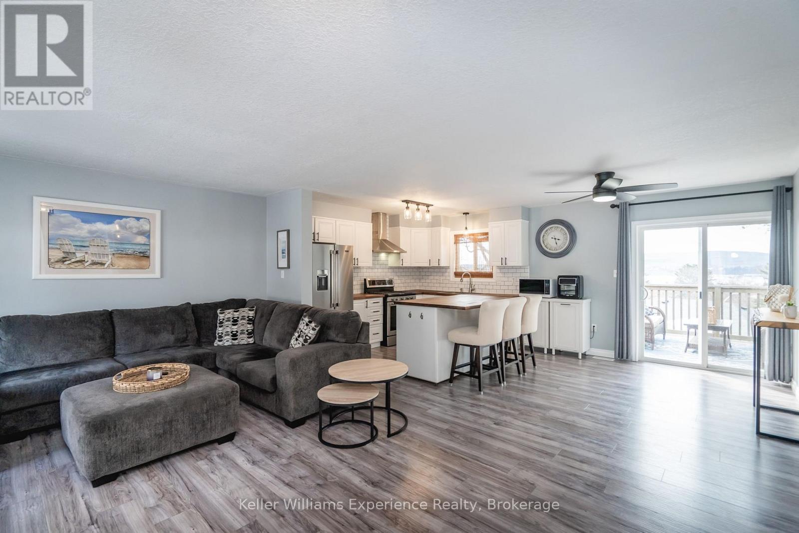 10 Clarence Avenue, Penetanguishene, Ontario  L9M 1A9 - Photo 9 - S12217738