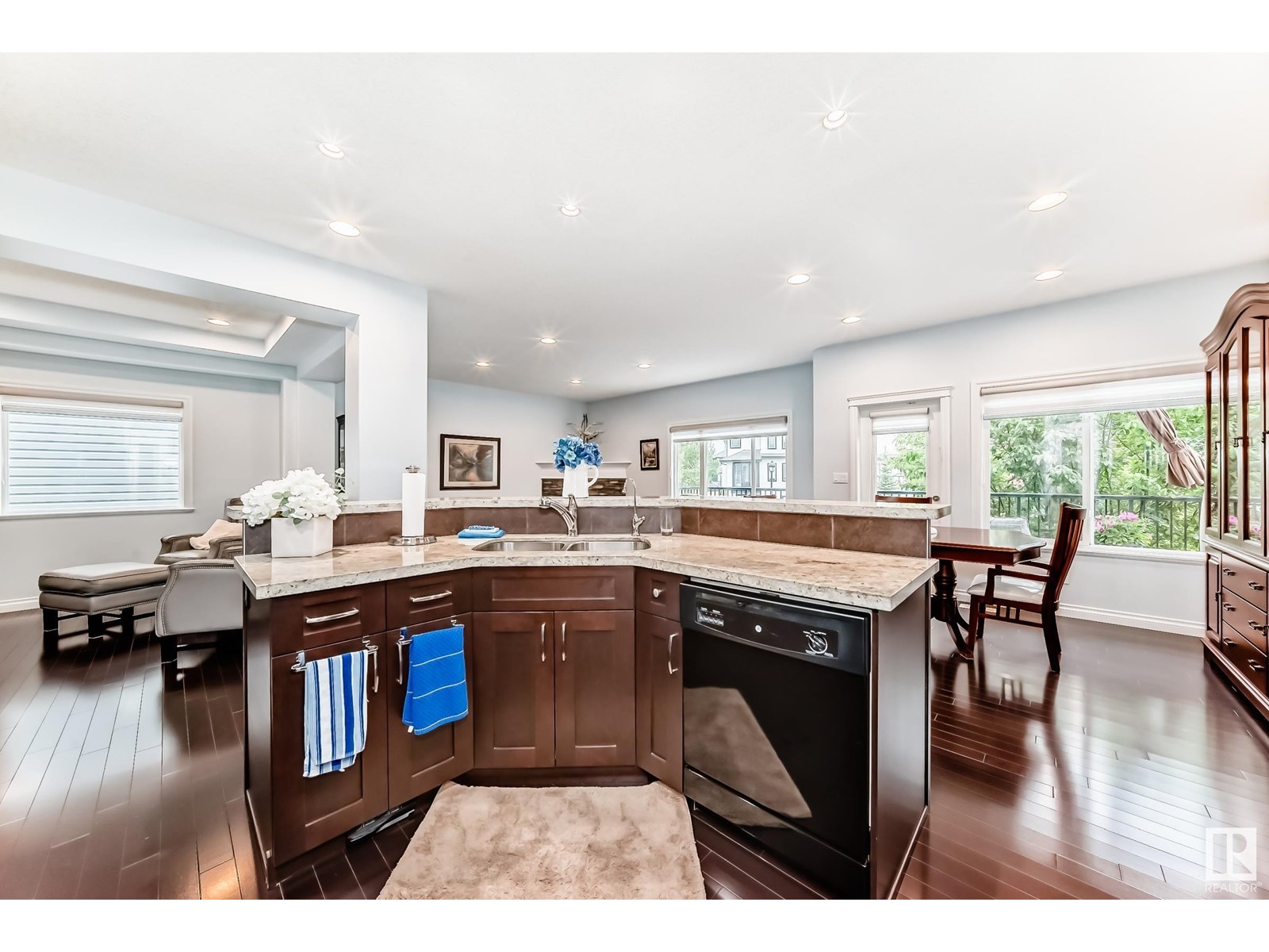 1141 Hays Dr Nw, Edmonton, Alberta  T6M 0M2 - Photo 2 - E4442136