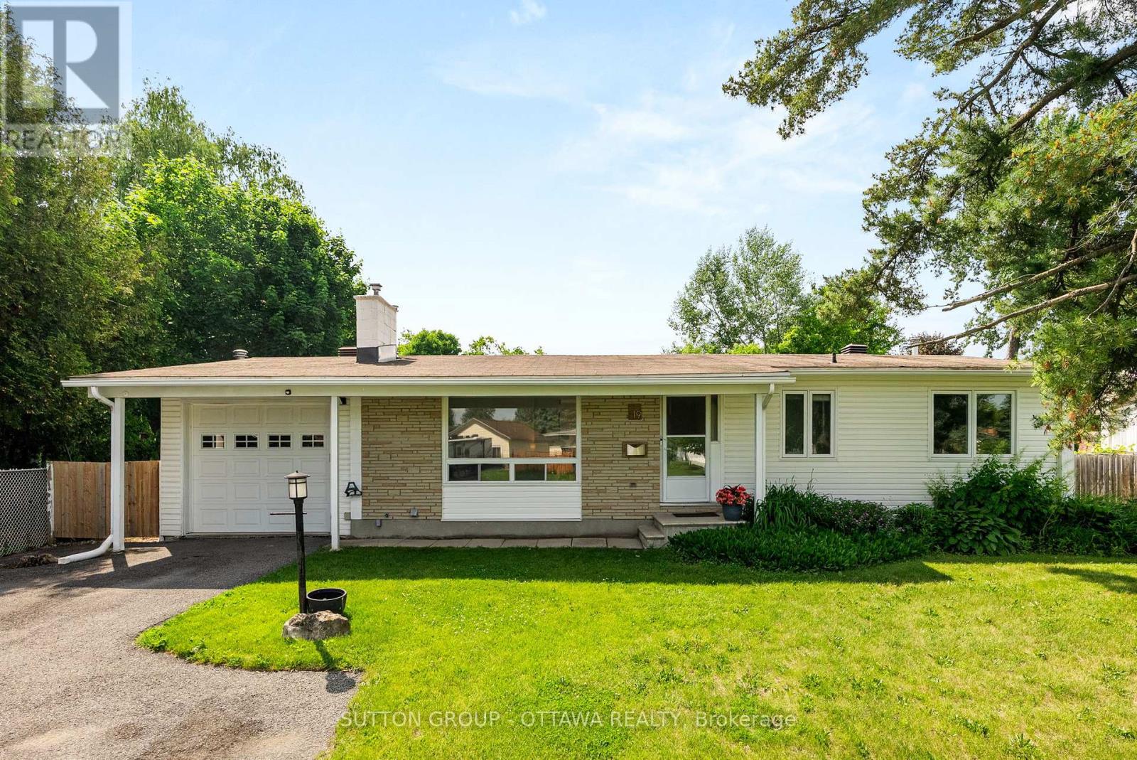 19 DONLAND AVENUE, Ottawa, Ontario