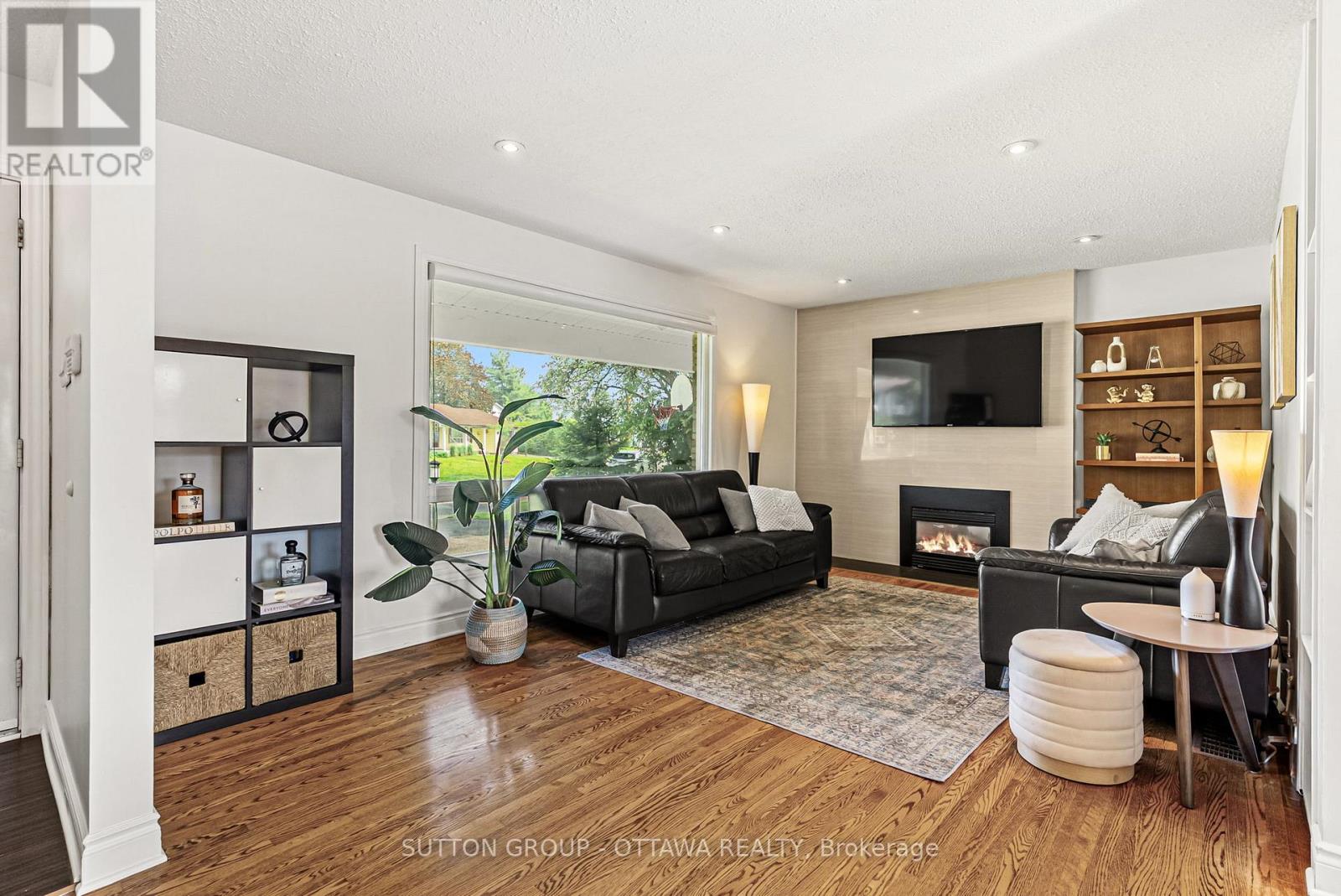 19 Donland Avenue, Ottawa, Ontario  K2G 3A4 - Photo 2 - X12217747