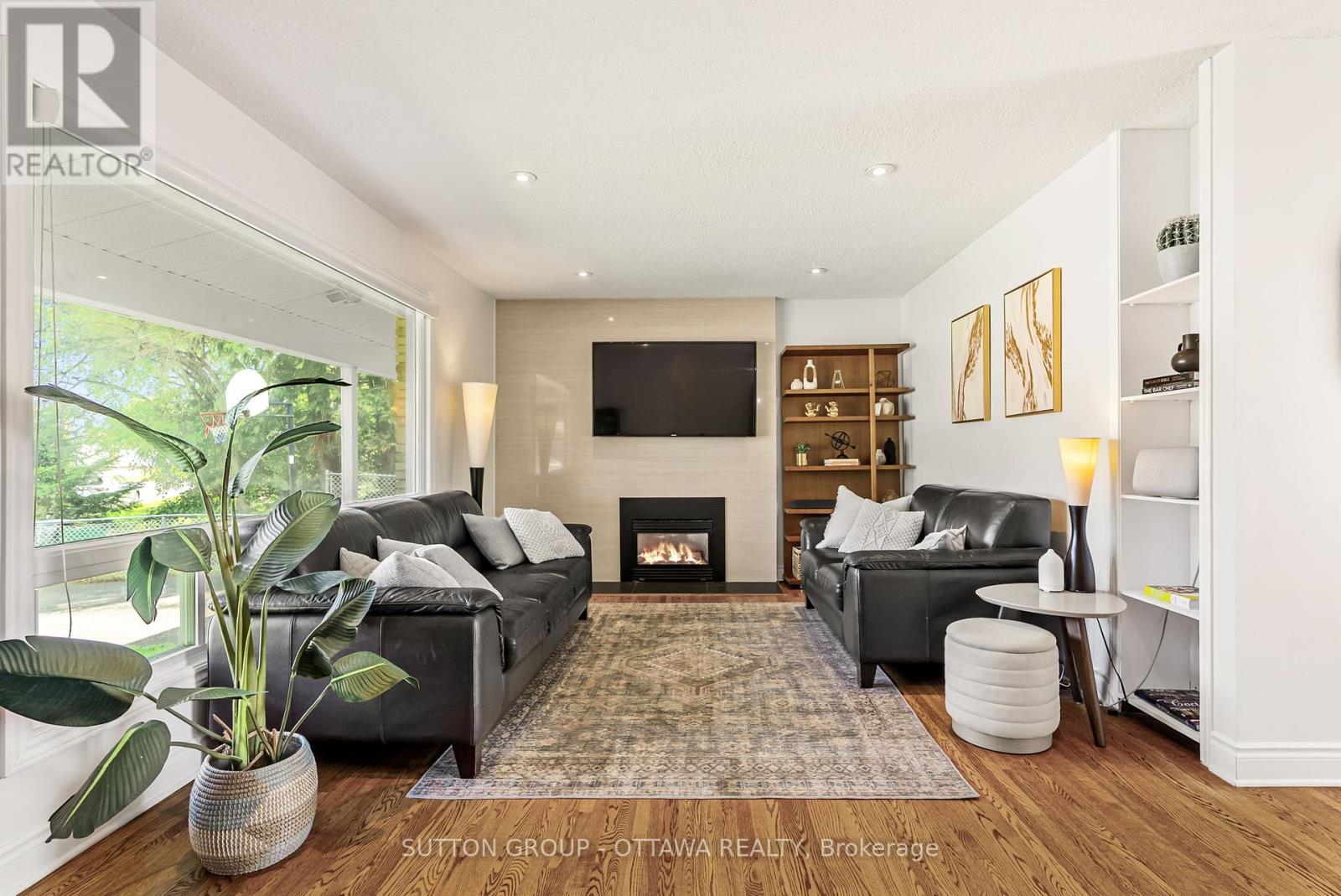 19 Donland Avenue, Ottawa, Ontario  K2G 3A4 - Photo 3 - X12217747