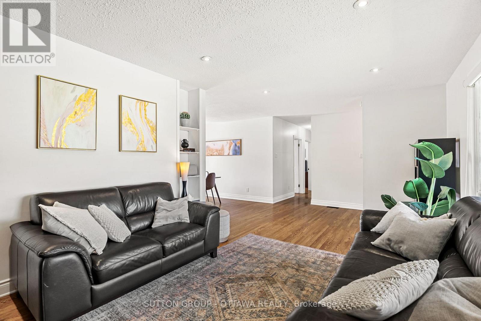19 Donland Avenue, Ottawa, Ontario  K2G 3A4 - Photo 4 - X12217747