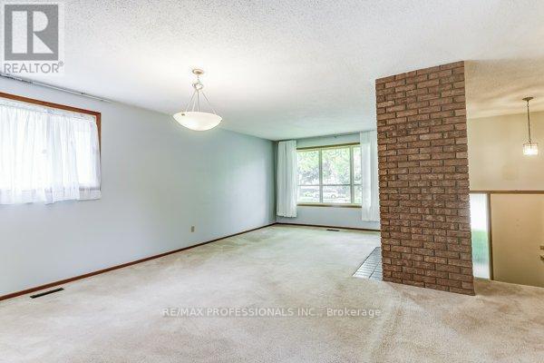 11 Shadbolt Court, Markham (Unionville), Ontario  L3R 1X3 - Photo 10 - N12217658