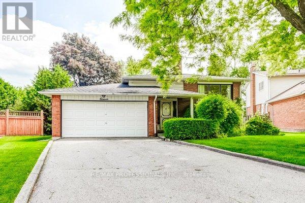 11 Shadbolt Court, Markham (Unionville), Ontario  L3R 1X3 - Photo 2 - N12217658