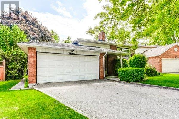 11 Shadbolt Court, Markham (Unionville), Ontario  L3R 1X3 - Photo 3 - N12217658