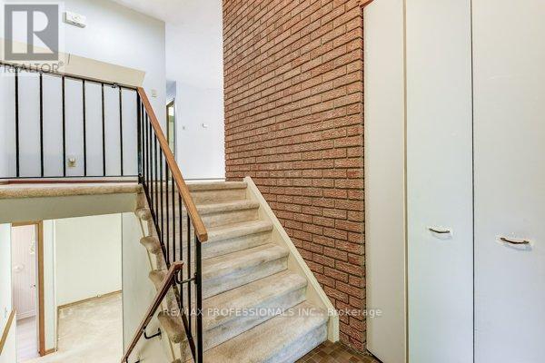 11 Shadbolt Court, Markham (Unionville), Ontario  L3R 1X3 - Photo 7 - N12217658