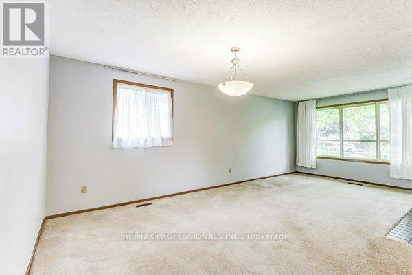 11 Shadbolt Court, Markham (Unionville), Ontario  L3R 1X3 - Photo 9 - N12217658