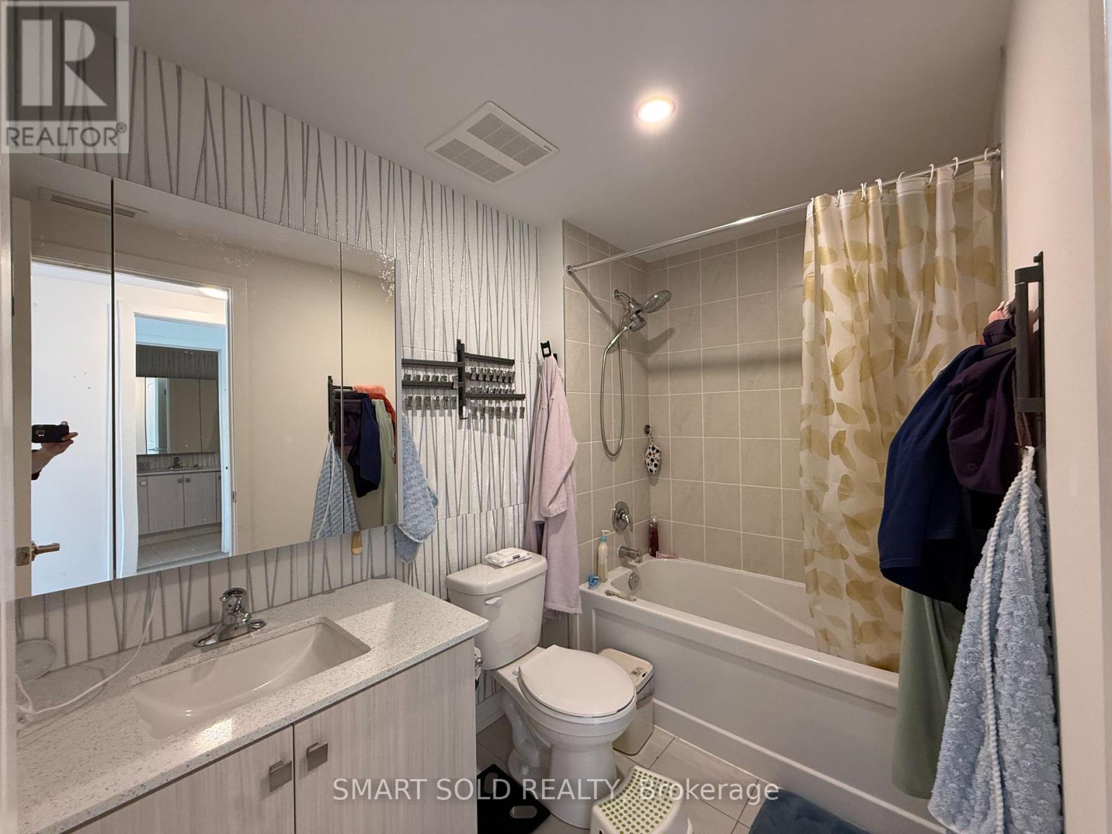 2201 - 58 Elizabeth Street S, Richmond Hill (Mill Pond), Ontario  L4C 5W2 - Photo 12 - N12217706