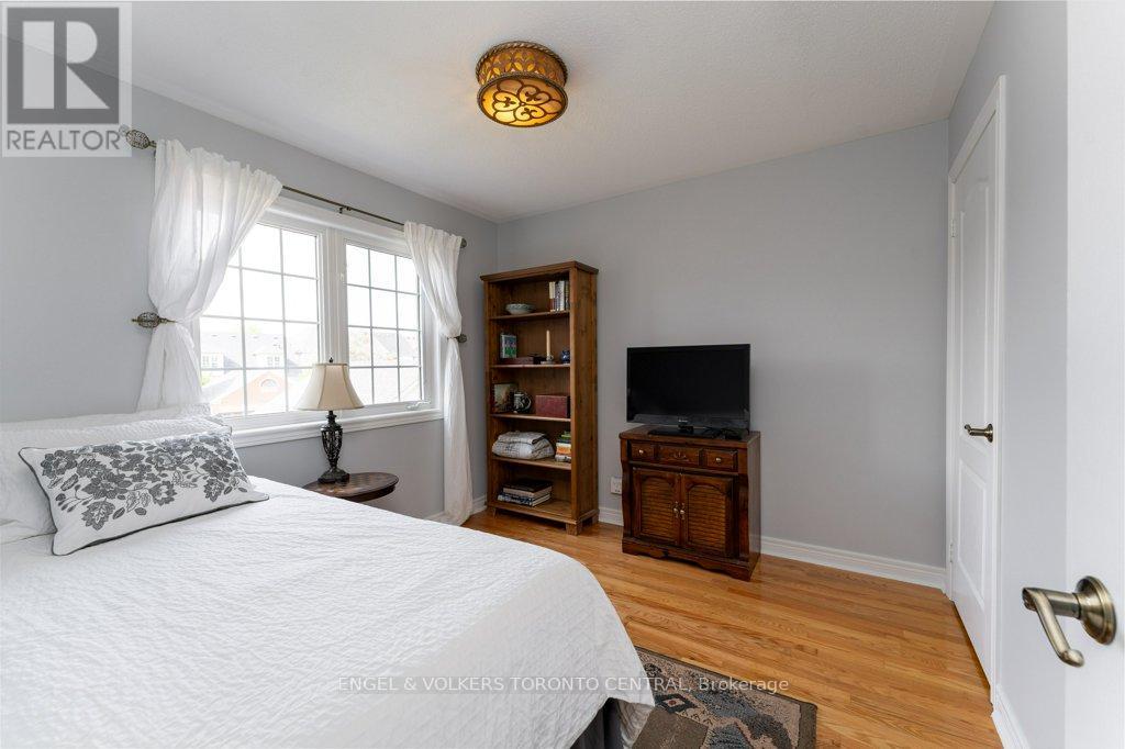 22 Donald Sim Avenue, Markham, Ontario  L6B 1B6 - Photo 13 - N12217763