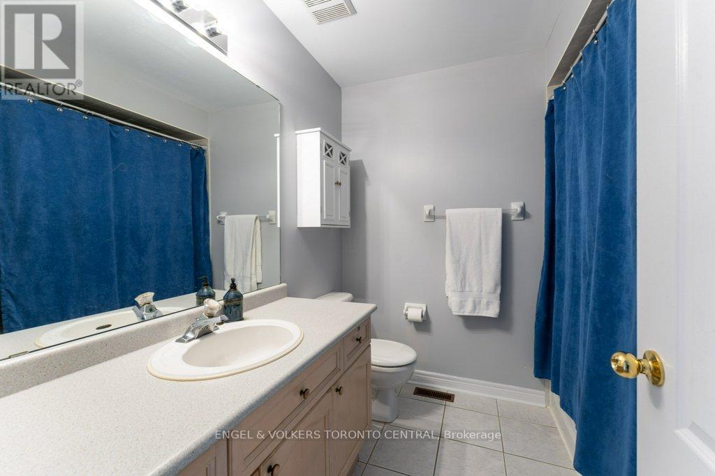22 Donald Sim Avenue, Markham, Ontario  L6B 1B6 - Photo 14 - N12217763