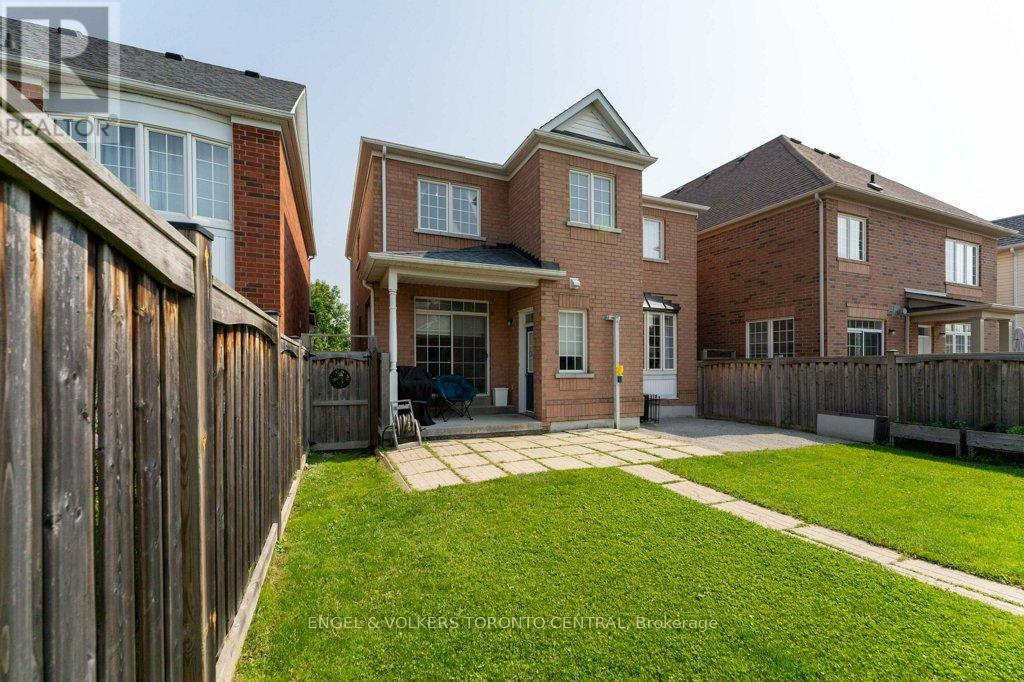 22 Donald Sim Avenue, Markham, Ontario  L6B 1B6 - Photo 20 - N12217763