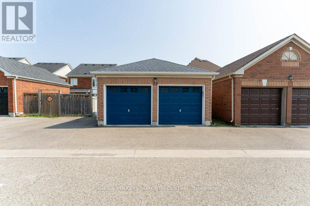 22 Donald Sim Avenue, Markham, Ontario  L6B 1B6 - Photo 21 - N12217763
