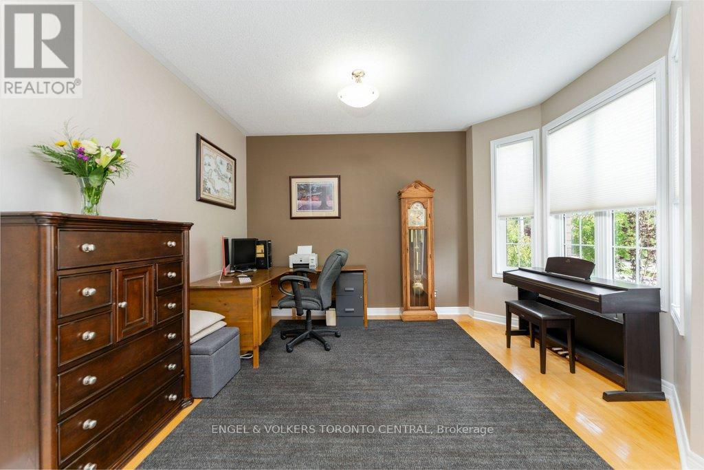 22 Donald Sim Avenue, Markham, Ontario  L6B 1B6 - Photo 5 - N12217763