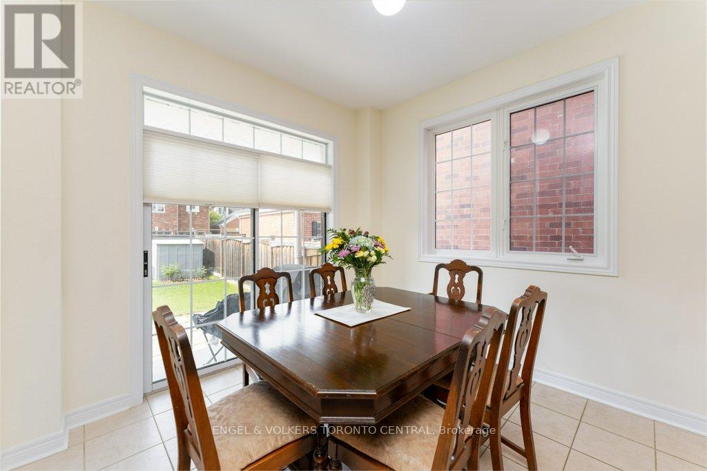 22 Donald Sim Avenue, Markham, Ontario  L6B 1B6 - Photo 7 - N12217763