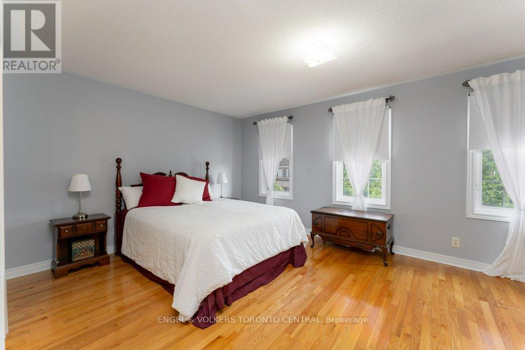 22 Donald Sim Avenue, Markham, Ontario  L6B 1B6 - Photo 9 - N12217763
