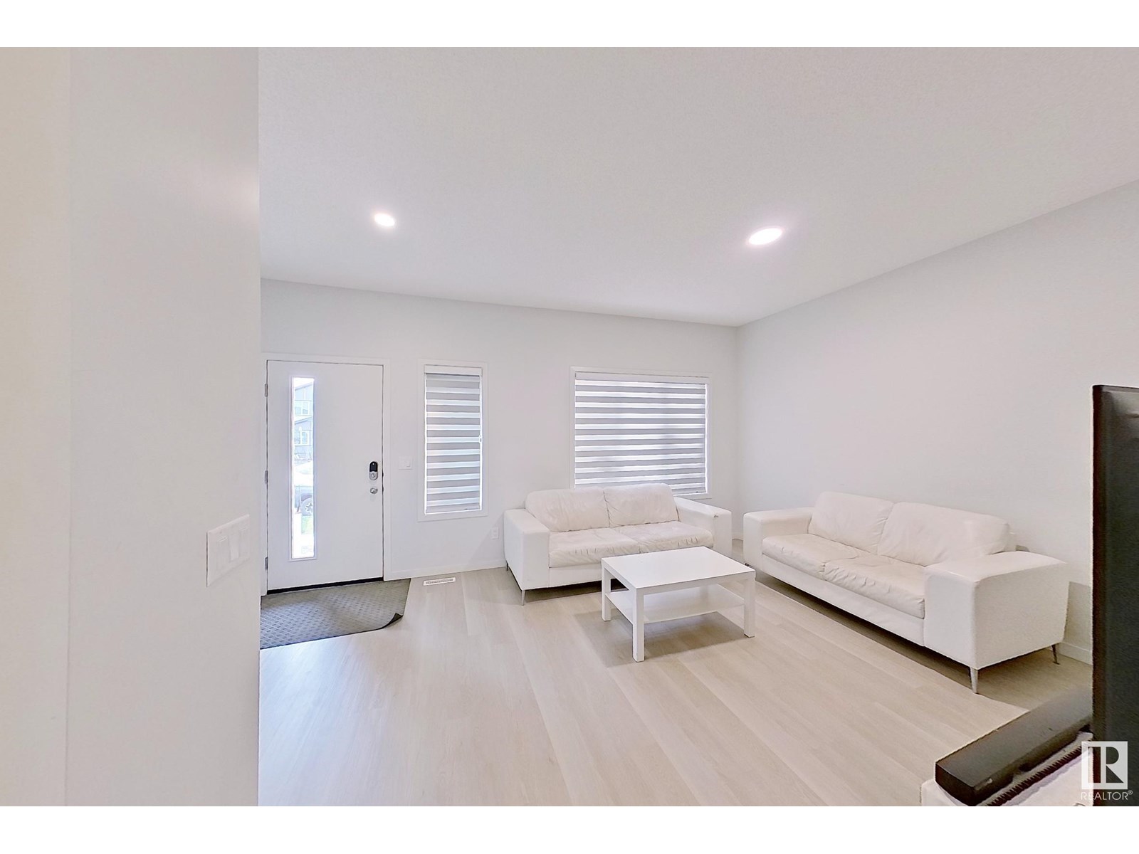 Property at 7137 46A ST image 4