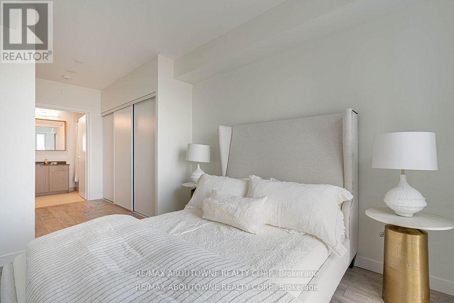 A1002 - 125 Bronte Road, Oakville, Ontario  L6L 3C1 - Photo 8 - W12217653