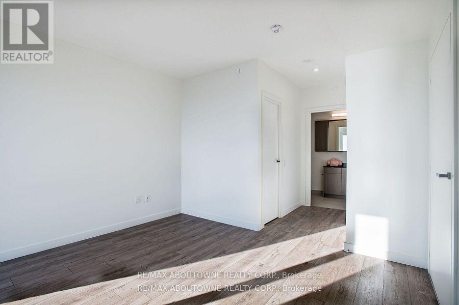 A1002 - 125 Bronte Road, Oakville, Ontario  L6L 3C1 - Photo 9 - W12217653