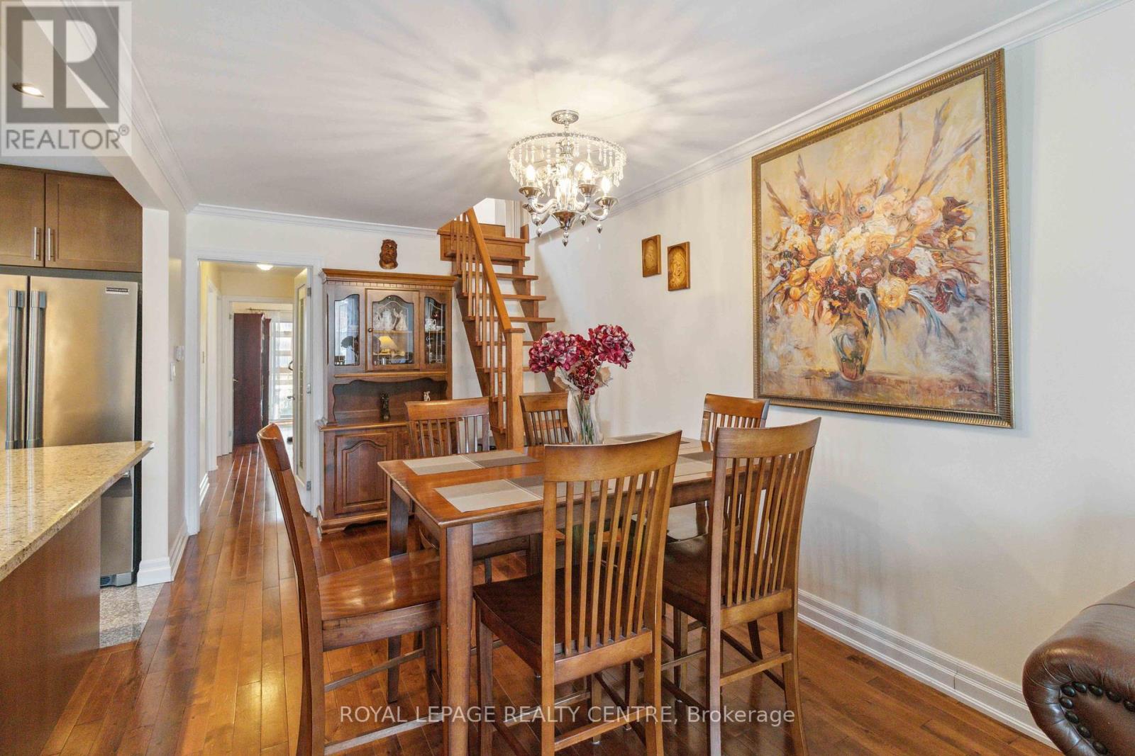 504 Galedowns Court, Mississauga (Mississauga Valleys), Ontario  L5A 3H9 - Photo 5 - W12217662